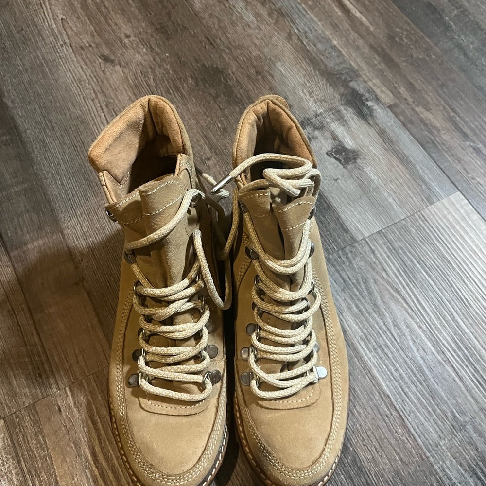Women’s Tan Boots
